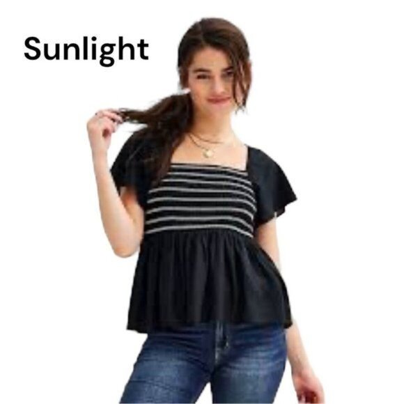 SO Women SZ L  Black-White Smocked Square Neck Flutter Sleeve Peplum Top Blouse - Picture 1 of 8